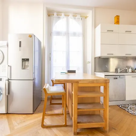 Apartment Terrasse Royale Au Coeur De Nantes