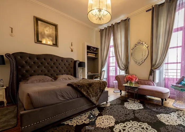 Terrasse Royale Au Coeur De Nantes