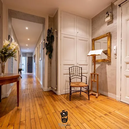 Terrasse Royale Au Coeur De *